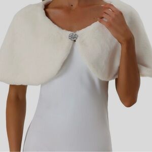 BORROWED & BLUE Ivory Faux Fur Scarf/ Shawl